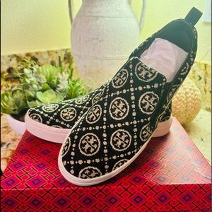 NEW Tory Burch Monogram Slip On Sneakers Size 8